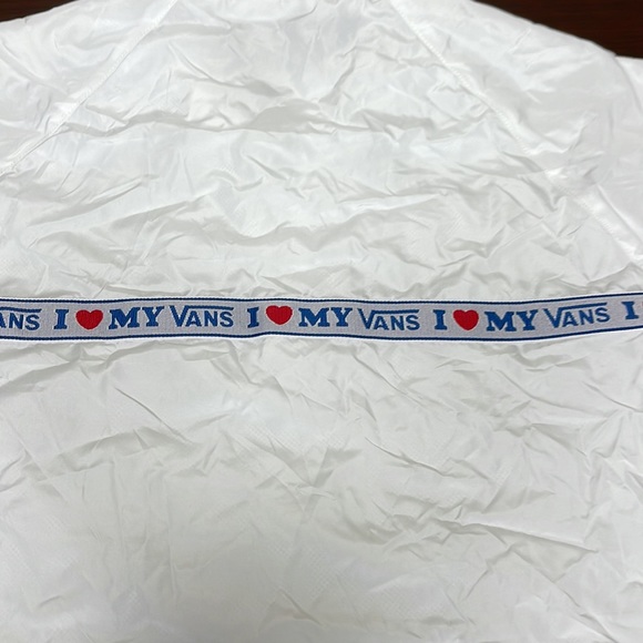 💦NWT Van Wind Jacket Armpit to armpit 22”, Length 21” - Picture 3 of 4